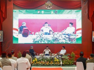 Kajian Subuh di Polda Riau: UAS-Rocky Gerung Bahas Alam Sisi Agama dan Sains