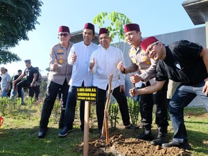 Harmonisasi Agama dan Sains Menjaga Alam Lewat Tanam Pohon di Polda Riau