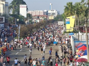 Emak-emak Depok Senam Nutup Jalan di CFD, Walkot Depok Minta 2 Saf Saja