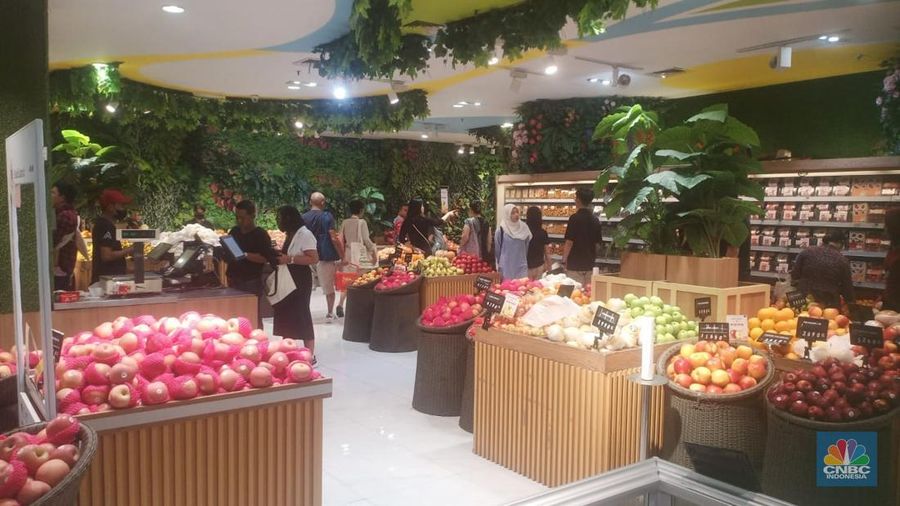 Jaringan ritel Transmart kembali menggelar program diskon besar-besaran Transmart Full Day Sale. (CNBC Indonesia/Khoirul Anam)