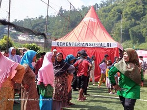 Kemensos Distribusikan Bantuan ke Korban Bencana Tanah Bergerak di Brebes