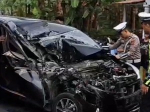 Truk vs Minibus di Pesisir Selatan, Sopir Luka-Jeruk Berserakan