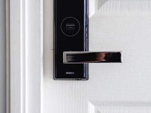 Benarkah Rumah Smart Door Lock Tak Bisa Dibobol Maling?