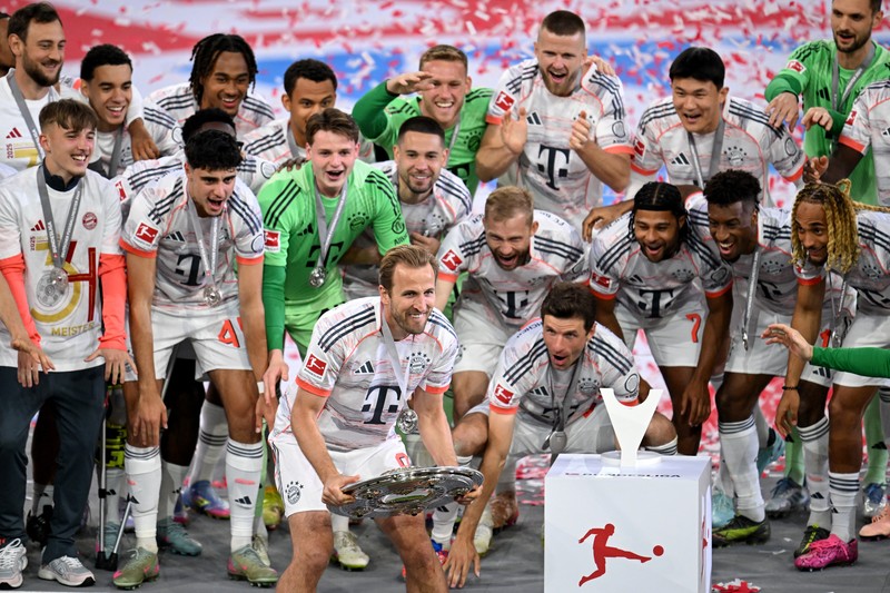 SOCCER-GERMANY-FCB-BMG/REPORT Soccer Football - Bundesliga - Bayern Munich v Borussia Moenchengladbach - Allianz Arena, Munich, Germany - May 10, 2025 General view of Bayern Munich players on the podium during the trophy ceremony after winning the Bundesliga REUTERS/Angelika Warmuth DFL REGULATIONS PROHIBIT ANY USE OF PHOTOGRAPHS AS IMAGE SEQUENCES AND/OR QUASI-VIDEO.