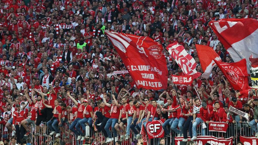 Soccer Football - Bundesliga - Bayern Munich v Borussia Moenchengladbach - Allianz Arena, Munich, Germany - May 10, 2025 General view of Bayern Munich players on the podium during the trophy ceremony after winning the Bundesliga REUTERS/Angelika Warmuth DFL REGULATIONS PROHIBIT ANY USE OF PHOTOGRAPHS AS IMAGE SEQUENCES AND/OR QUASI-VIDEO.