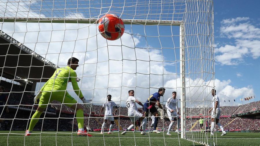 Soccer Football - LaLiga - FC Barcelona v Real Madrid - Estadi Olimpic Lluis Companys, Barcelona, Spain - May 11, 2025 Real Madrid's Jude Bellingham looks dejected during the match REUTERS/Albert Gea