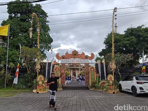 Pecalang Jaga Ribuan Umat Buddha Saat Ibadah Waisak di Denpasar