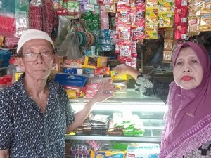 Suami Istri Penjual Sembako Ini Akhirnya Naik Haji setelah Menabung Belasan Tahun