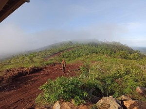 6 Rekomendasi Wisata Alam di Kalimantan Selatan, dari Bukit hingga Air Terjun