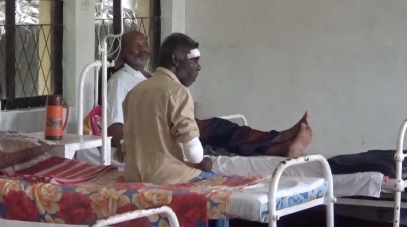 Kecelakaan bus rombongan peziarah di wilayah perbukitan tengah Kotmale, Sri Lanka, Minggu (11/5/2025). (REUTERS) Kecelakaan bus rombongan peziarah di wilayah perbukitan tengah Kotmale, Sri Lanka, Minggu (11/5/2025). (REUTERS)