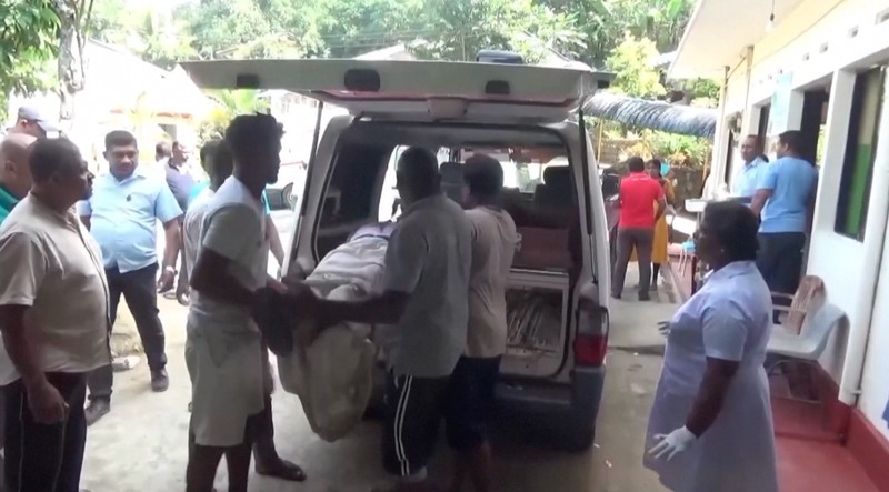 Kecelakaan bus rombongan peziarah di wilayah perbukitan tengah Kotmale, Sri Lanka, Minggu (11/5/2025). (REUTERS) Kecelakaan bus rombongan peziarah di wilayah perbukitan tengah Kotmale, Sri Lanka, Minggu (11/5/2025). (REUTERS)