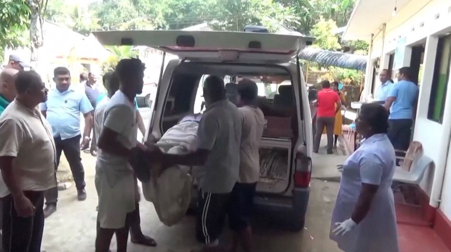Kecelakaan bus rombongan peziarah di wilayah perbukitan tengah Kotmale, Sri Lanka, Minggu (11/5/2025). (REUTERS)