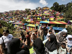 Libur Waisak, Lembur Katumbiri Diserbu Wisatawan