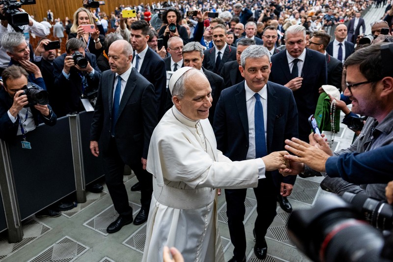 Paus Leo XIV saat menghadiri udiensi dengan perwakilan media di aula Paulus VI, Vatikan, Senin (12/5/2025). (REUTERS/Guglielmo Mangiapane) Paus Leo XIV saat menghadiri udiensi dengan perwakilan media di aula Paulus VI, Vatikan, Senin (12/5/2025). (REUTERS/Guglielmo Mangiapane)