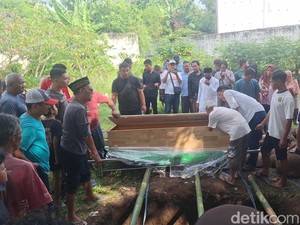 Akhirnya Rizal Sampurna Beristirahat di Tanah Kelahirannya