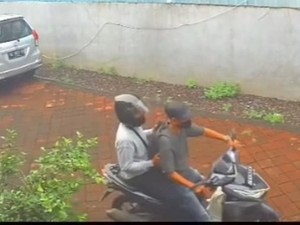 Maling Satroni Kos-kosan di Kuta Utara Terekam CCTV, 2 Laptop Raib