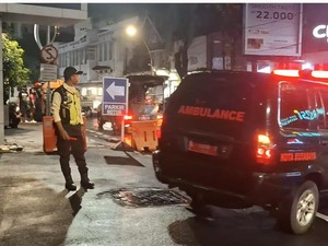 Pria Tewas Diduga Bunuh Diri Loncat dari Tunjungan Plaza