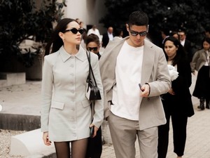 Gaya Couple Alyssa Daguise & Al Ghazali di Pernikahan Kakak, Tampil Formal