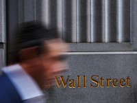 Badai Belum Usai, Wall Street Diperkirakan Masih Gonjang-ganjing