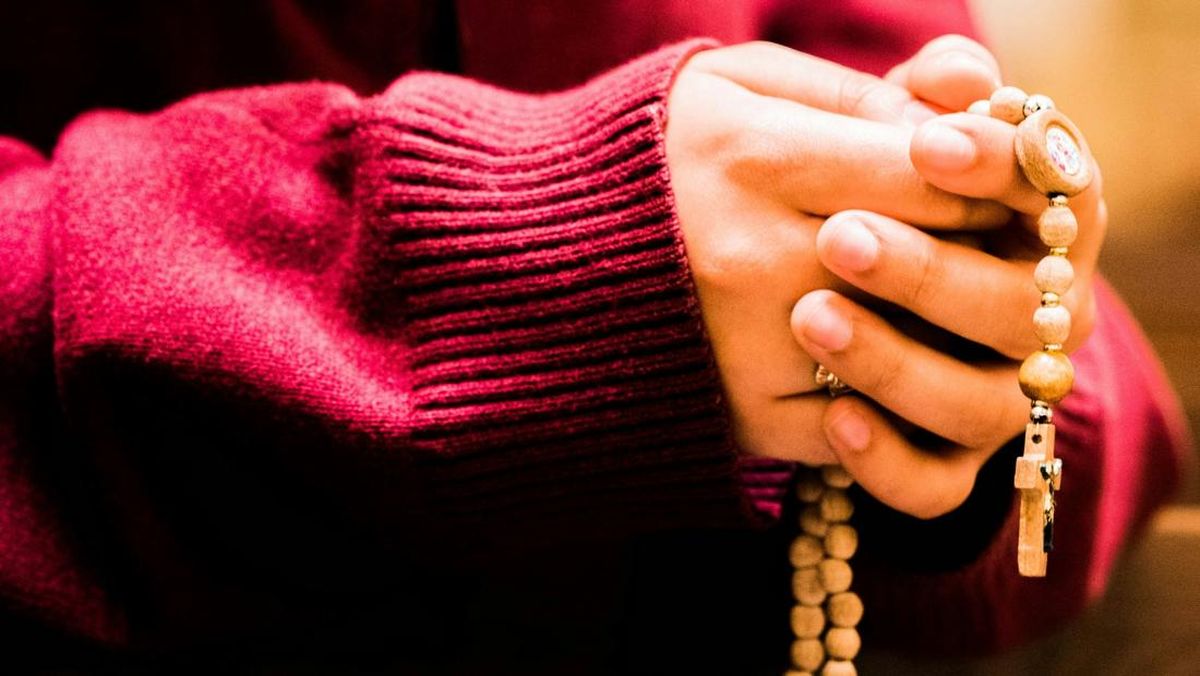 Susunan Doa Rosario Selasa 15 September 2026 dari Tanda Salib-Doa Penutup — NadiKabar.com