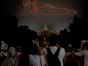 Penampakan Atraksi Spektakuler Ratusan Drone Hiasi Acara Waisak di Borobudur