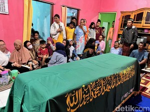 Keluarga Rizal Sampurna Alihkan Donasi untuk Pekerja Migran di Kamboja