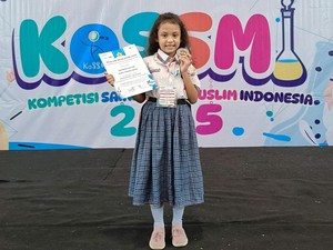 Madina Raih Honorable Mention di KOSSMI 2025, Sudah IPA Banget Sejak Balita