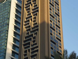 Di Dubai Ada Labirin Vertikal yang Dibangun di Fasad Gedung