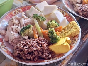 Viral Warung Diet Kaki Lima di Surabaya Jadi Langganan Binaragawan