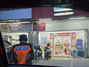 Jukir Liar di Parepare Ngotot Minta Bayaran-Gedor Kaca Mobil Warga