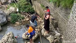 Jasad Bayi Laki-laki Ditemukan Tersangkut di Bendungan Cibadak Sukabumi