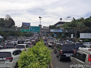 Arus Balik Wisatawan, 100 Ribu Kendaraan Melintas di Jalur Puncak Bogor