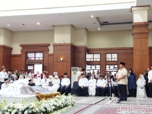 Penghormatan Prabowo: Kalau Ditanya Siapa Ketum IPSI? Jawabannya Eddie Nalapraya