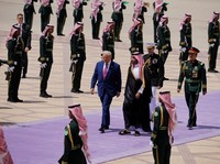 Trump Terbang ke Arab Saudi, Siap Buat Kesepakatan Besar!