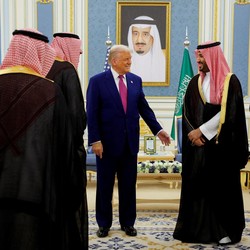 Negara Arab Jadi Sasaran Baru Trump Usai Blokir Total China