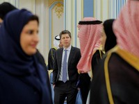 Anak Buah Ungkap Bos ChatGPT Sok Pintar AI Padahal Tak Tahu Apa-Apa