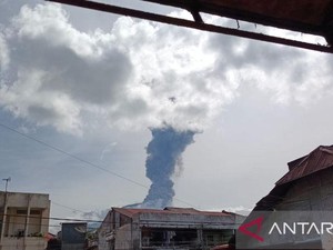 Gunung Marapi Meletus Lontarkan Abu Vulkanik 1.600 meter, Status Waspada