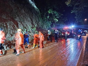 Sempat Tertutup Longsor, Jalur Kalibawang-Muntilan Berangsur Normal