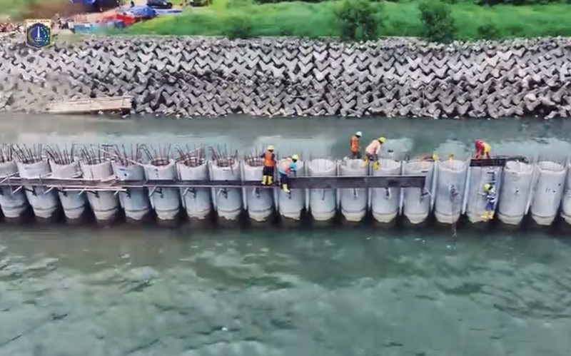 Proyek pembangunan tanggul laut atau National Capital Integrated Coastal Development (NCICD) Fase A di kawasan Ancol Barat, Jakarta Utara, Rabu (14/5/2025). (CNBC Indonesia/Faisal Rahman) Proyek pembangunan tanggul laut atau National Capital Integrated Coastal Development (NCICD) Fase A di kawasan Ancol Barat, Jakarta Utara, Rabu (14/5/2025). (CNBC Indonesia/Faisal Rahman)