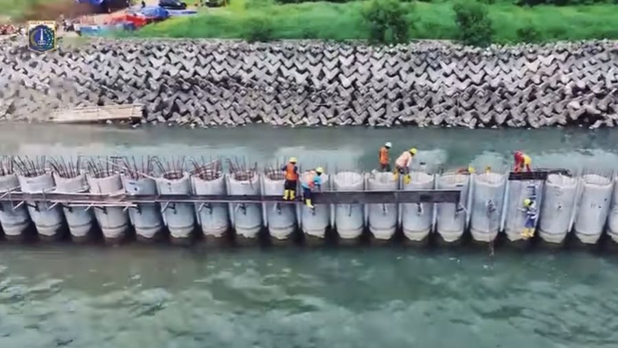 Proyek pembangunan tanggul laut atau National Capital Integrated Coastal Development (NCICD) Fase A di kawasan Ancol Barat, Jakarta Utara, Rabu (14/5/2025). (CNBC Indonesia/Faisal Rahman) Proyek pembangunan tanggul laut atau National Capital Integrated Coastal Development (NCICD) Fase A di kawasan Ancol Barat, Jakarta Utara, Rabu (14/5/2025). (CNBC Indonesia/Faisal Rahman)