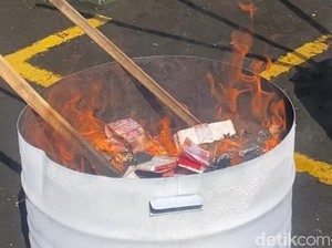 Uang Palsu Rp 10 Juta Dibakar-Obat Haram Diblender di Sukabumi
