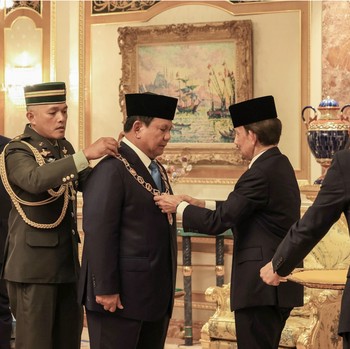 Detik-Detik Mesra Prabowo & Sultan Brunei, Dihadiahi Bintang Kebesaran