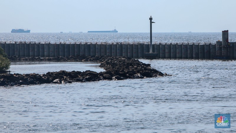 Proyek pembangunan tanggul laut atau National Capital Integrated Coastal Development (NCICD) Fase A di kawasan Ancol Barat, Jakarta Utara, Rabu (14/5/2025). (CNBC Indonesia/Faisal Rahman) Proyek pembangunan tanggul laut atau National Capital Integrated Coastal Development (NCICD) Fase A di kawasan Ancol Barat, Jakarta Utara, Rabu (14/5/2025). (CNBC Indonesia/Faisal Rahman)