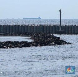 Penampakan Tanggul Laut Muncul di Ancol
