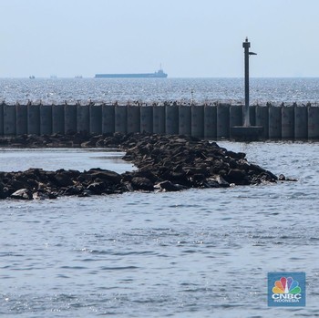 Penampakan Tanggul Laut Muncul di Ancol