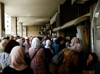 Trump Cabut Sanksi, Bank di Suriah Diserbu Warga-Transaksi Membludak