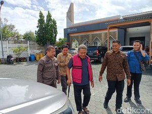 Eks Bupati Lombok Barat Ajukan PK meski Hukuman Korupsi Disunat 4 Tahun