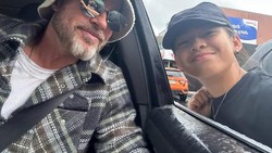 Gegara Brad Pitt, Pelanggan di Restoran Ini Dapat Burger Gratis!