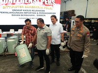 6.000 Drum Sianida Ilegal Diamankan, Ternyata Buat Tambang Emas Ilegal
