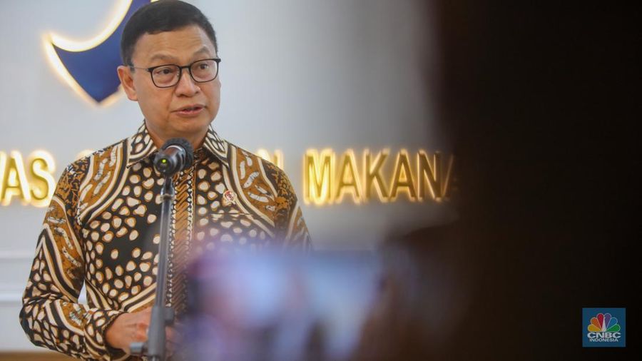 Petugas beraktivitas pada salah satu ruangan Laboratorium di kantor BPOM, Jakarta, Kamis (15/5/2025). (CNBC Indonesia/Faisal Rahman)